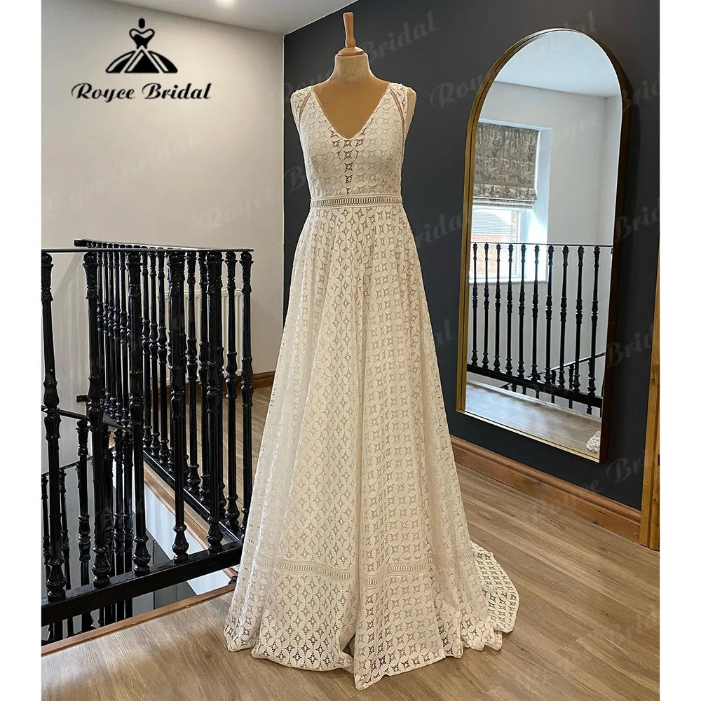 Stylish Dresses for Women Vintage V Neckline Sleeveless Lace Wedding Dress for Women  Bridal Wedding Gown Custom Made sukienka na wesele Roycebridal